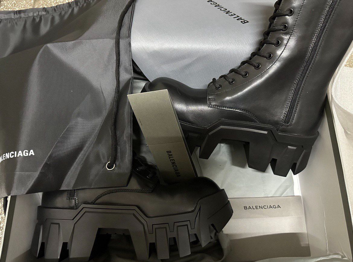 BALENCIAGA ブラック