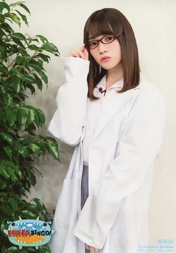 中古】生写真(乃木坂46) 宮田愛萌/膝上・衣装白・右手眼鏡・左向き/DVD