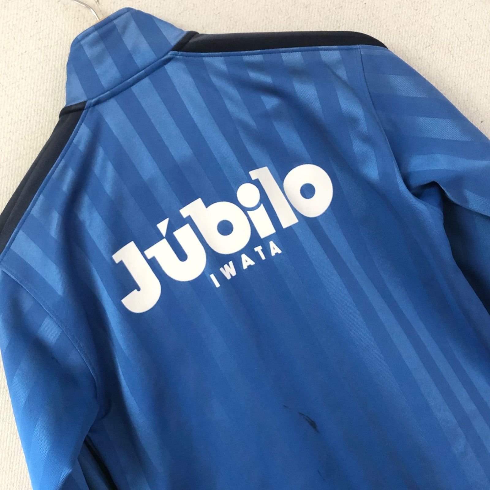 (^w^)b PUMA プーマ ジャージ ジャケット 長袖 ロゴ 刺しゅう サッカー スポーツ ウェア カジュアル Jリーグ ジュビロ磐田 ブルー 青 ジップアップ JUBILO IWATA ジュビロイワタ ボーイズ キッズ 子ども サイズ 140