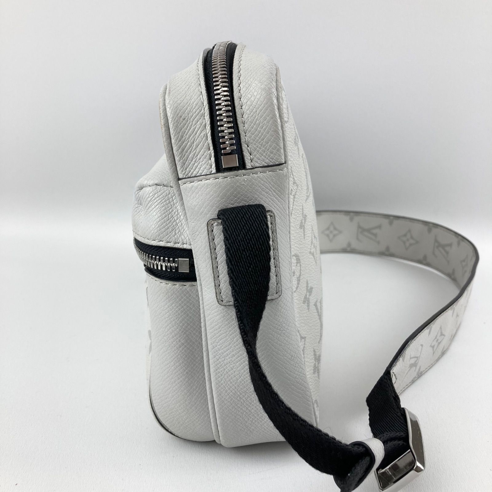 ヴィトン タイガラマ アウトドアメッセンジャーPM M30243 ルイ・ヴィトン(LOUIS VUITTON)ルイヴィトン タイガ ラマ