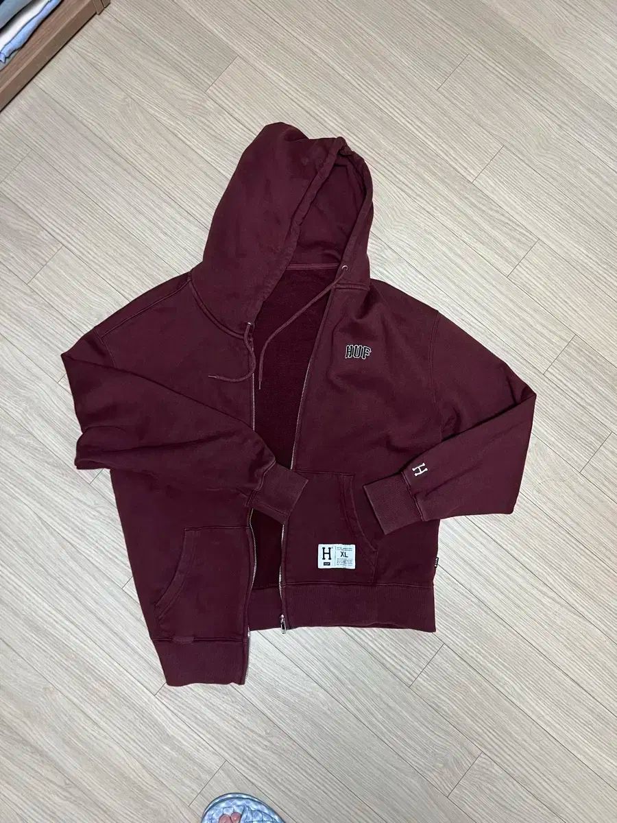 HUF バーガンディ フード付きパーカー 即完・美品】HUF バーガンディ フード付きパーカー スウェット