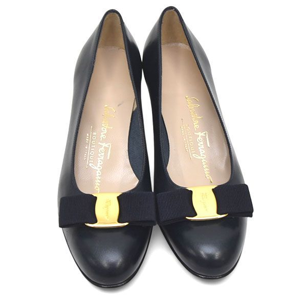 美品■サルヴァトーレフェラガモ　ヴァラリボン　パンプス　アーモンドトゥ　22.5 新品♪サルヴァトーレフェラガモ ヴァラリボン アーモンドトゥ