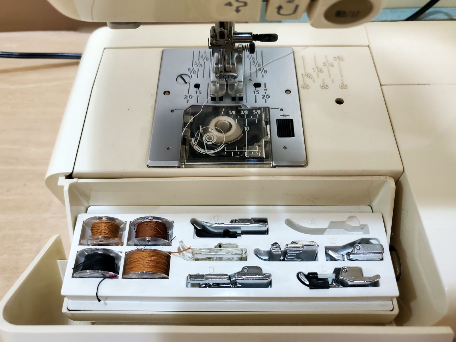JANOME 暖か ジャノメ コンピューターミシン S7702 840型