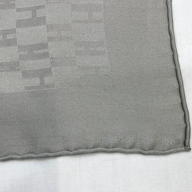 エルメス　カレ　スカーフ　40 美品　クリーニング済み エルメス スカーフ カレ40 グレー 美品 クリーニング済み シルク 100