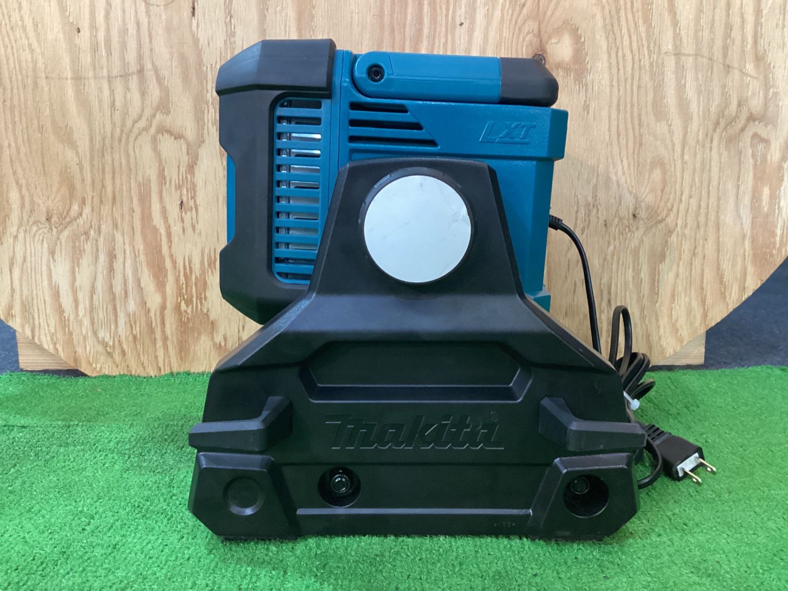 マキタ充電式LEDライトML811本体のみ マキタ ML811 充電式ライト、3,000lmの大光量新型ライト ｜ VOLTECHNO
