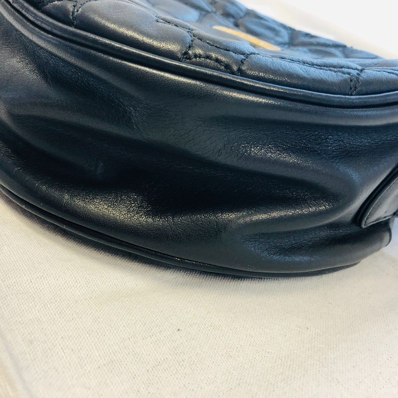 モスキーノ MOSCHINO 黒 ハートキルティング 丸形 肩掛けバッグ