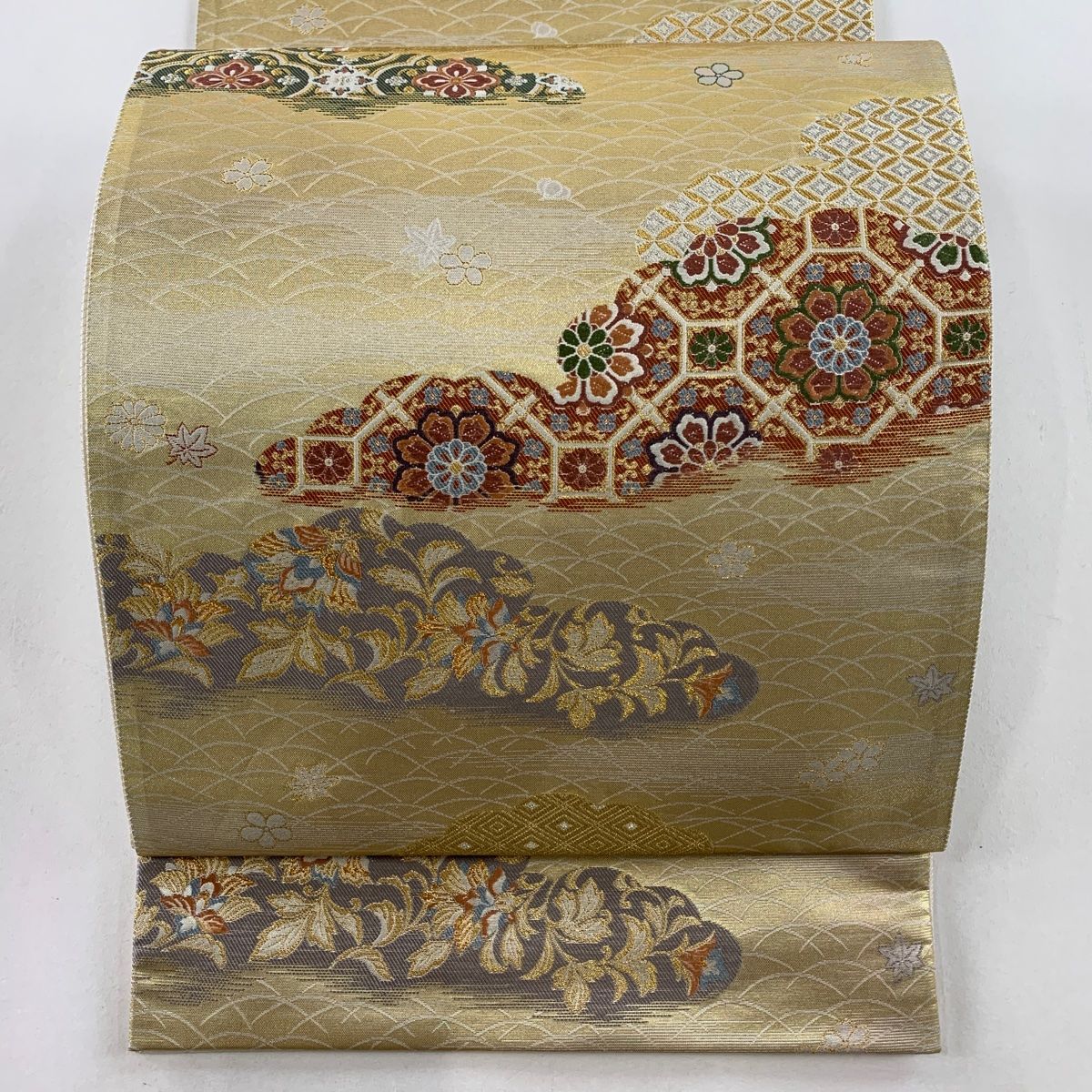 袋帯 美品 名品 華文 宝尽くし 箔 金糸 金色 お太鼓柄 正絹 中古 袋帯 美品 秀品 華文 花唐草 金糸 箔 金色 六通 正絹 中古