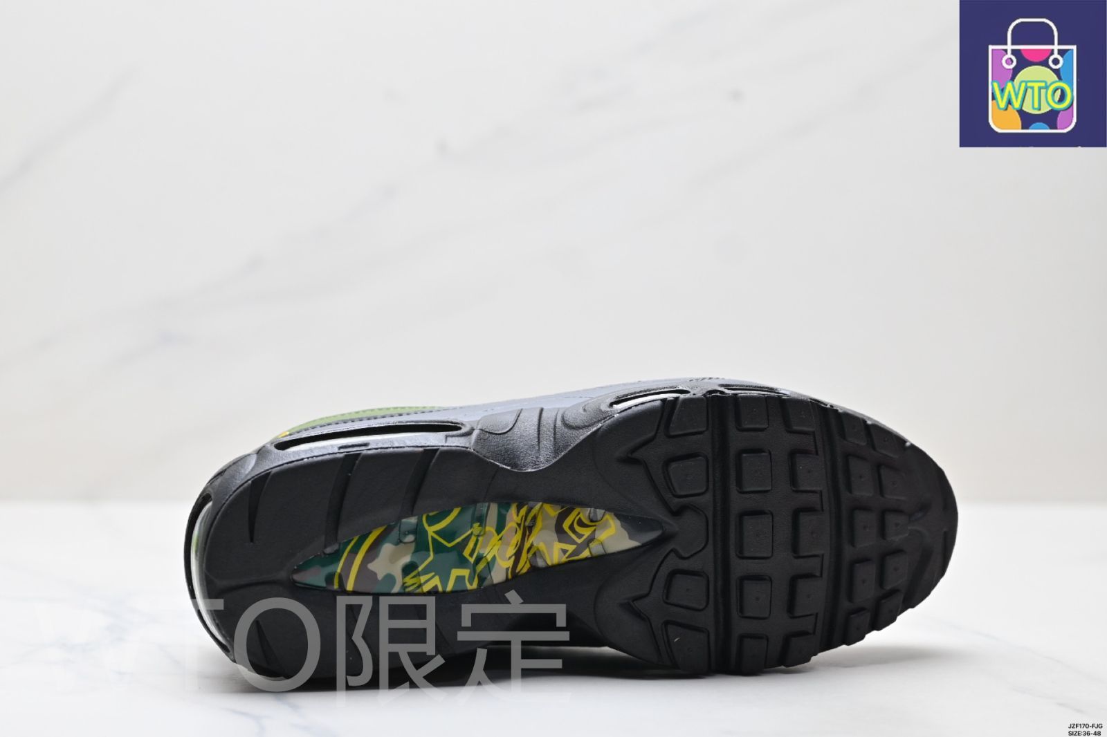 Nike トレーニングシューズ エアクッション付き Nike エアクッション ランニングシューズ - メルカリ