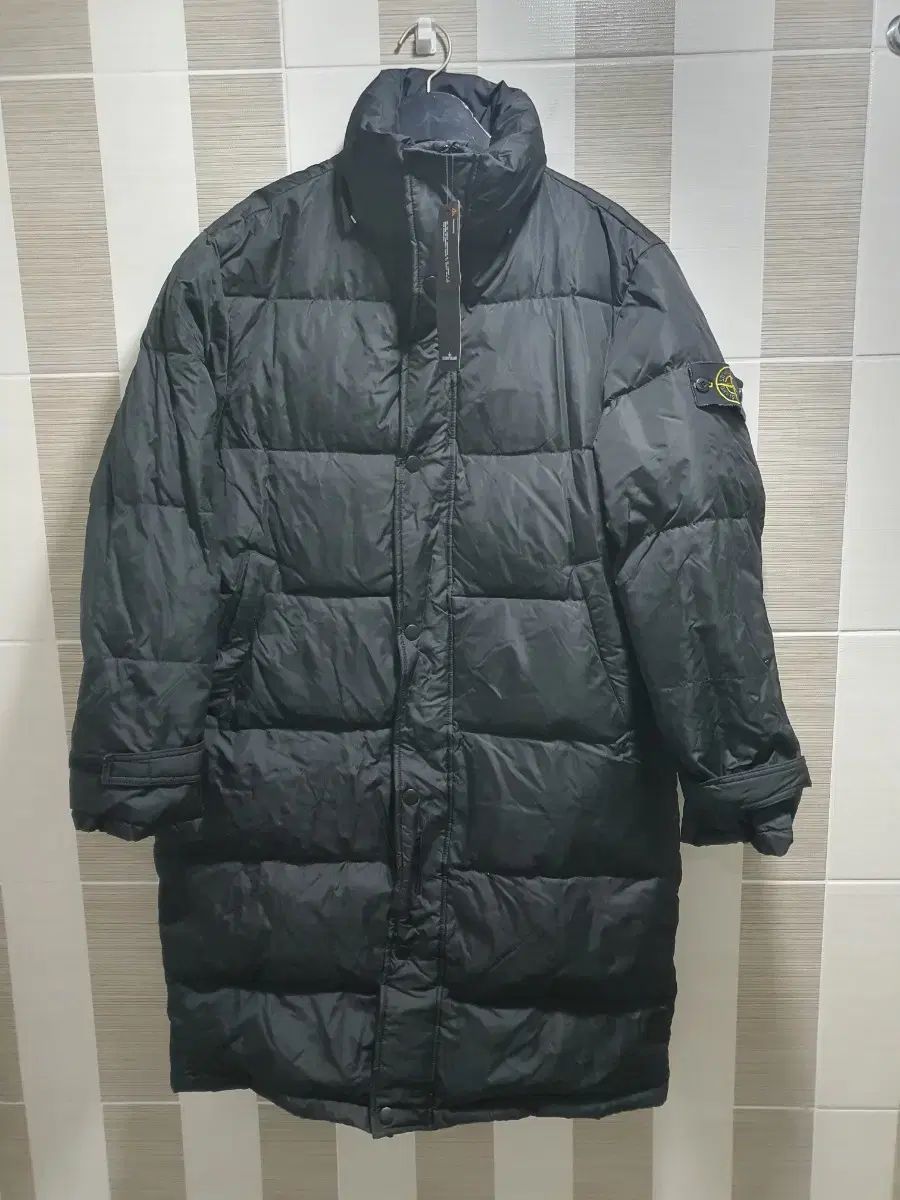 【雷市場（ポンジャン）商品韓国直送】 新品 STONE ISLAND(ストーンアイランド) 105 サイズ ダウン ダウンジャケット