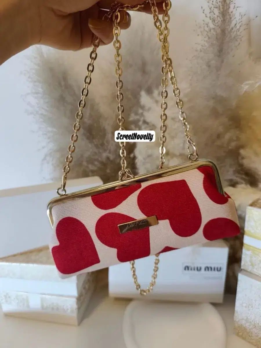 ミュウミュウビューティー ハート チェーン クラッチバッグ