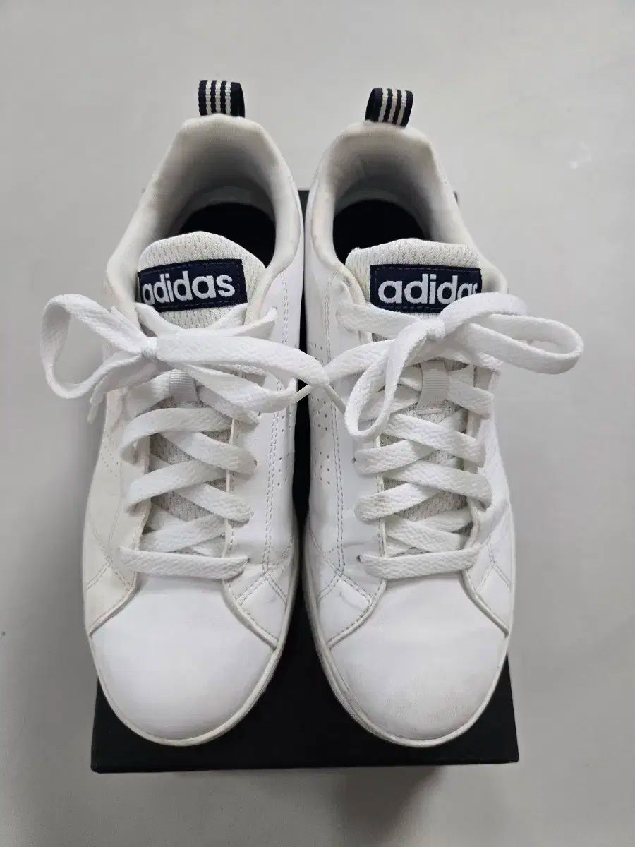 正規品 adidas(アディダス) スニーカー