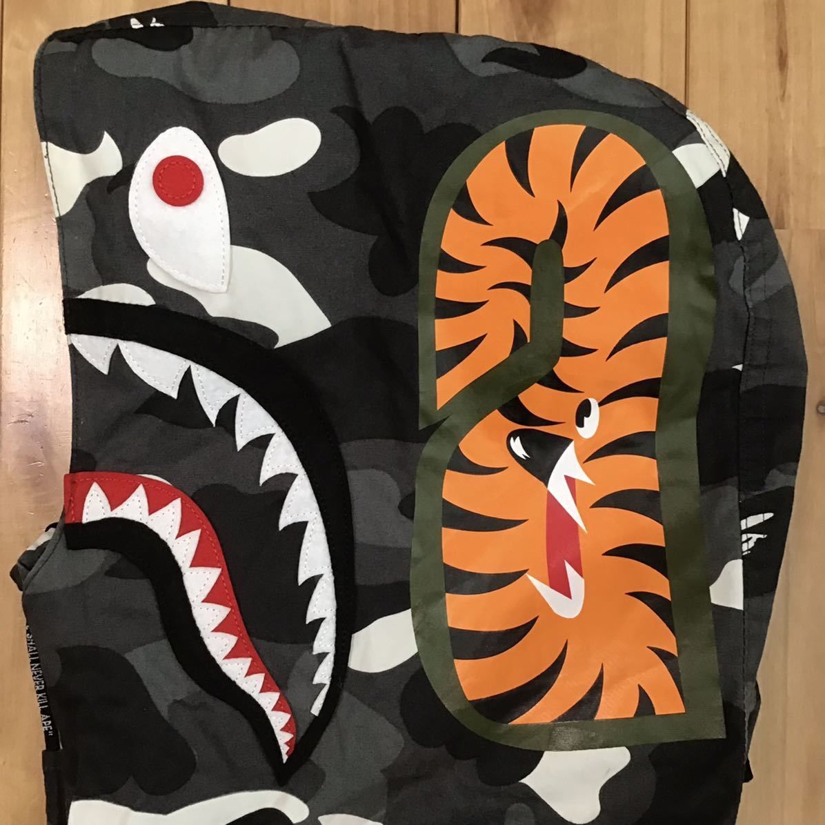 蓄光 シャークパーカー スノボジャケット BAPE 000000007001 - メルカリ