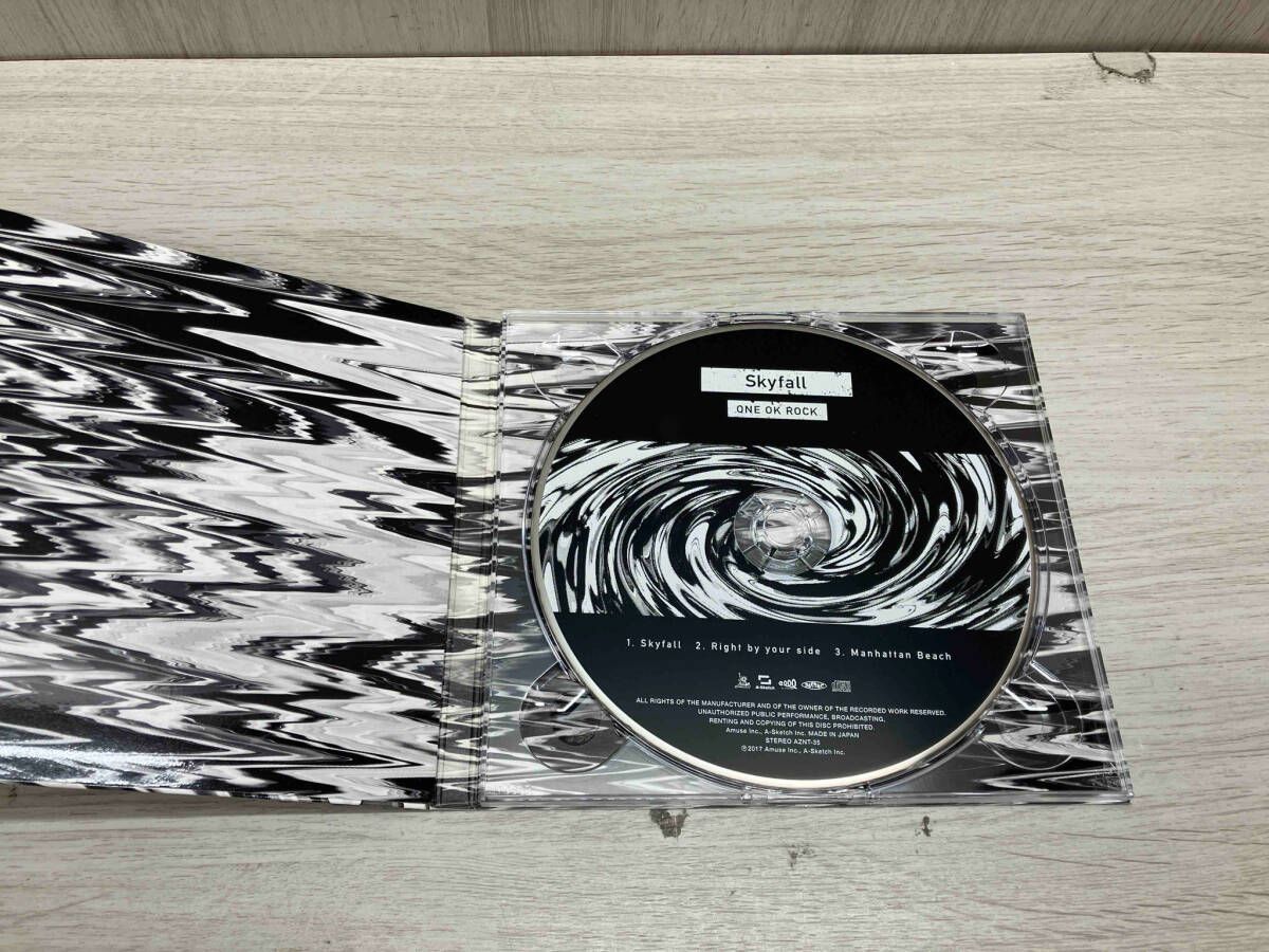 ONE OK ROCK CD Skyfall(会場限定盤) - メルカリ
