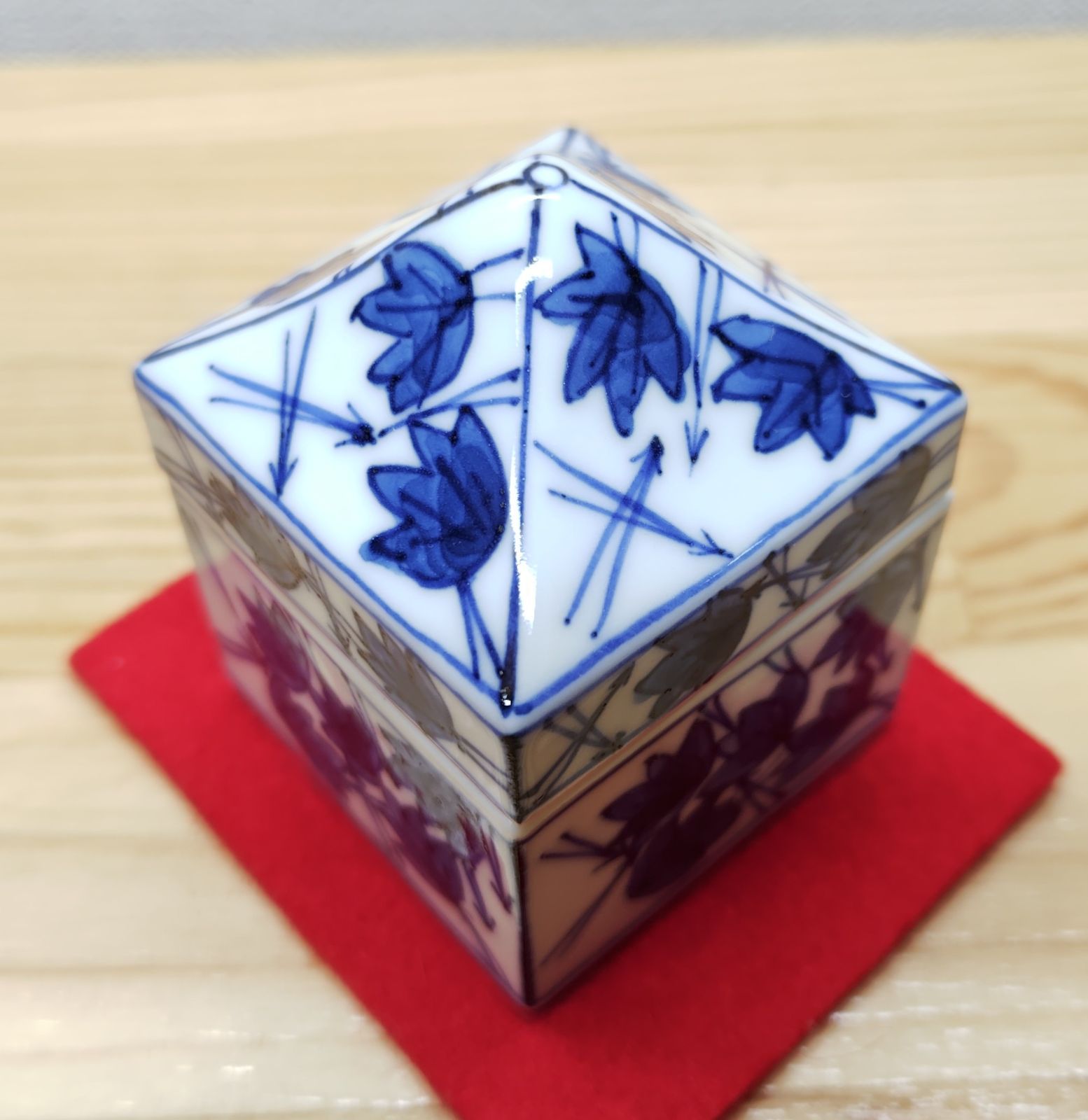 送料込【逢絢亭】茶道具 香合 京焼 染付 辻堂香合 紫翠窯 西村徳泉 共箱入り 逢絢亭】茶道具 香合 京焼 染付 辻堂香合 紫翠窯 西村徳泉 共