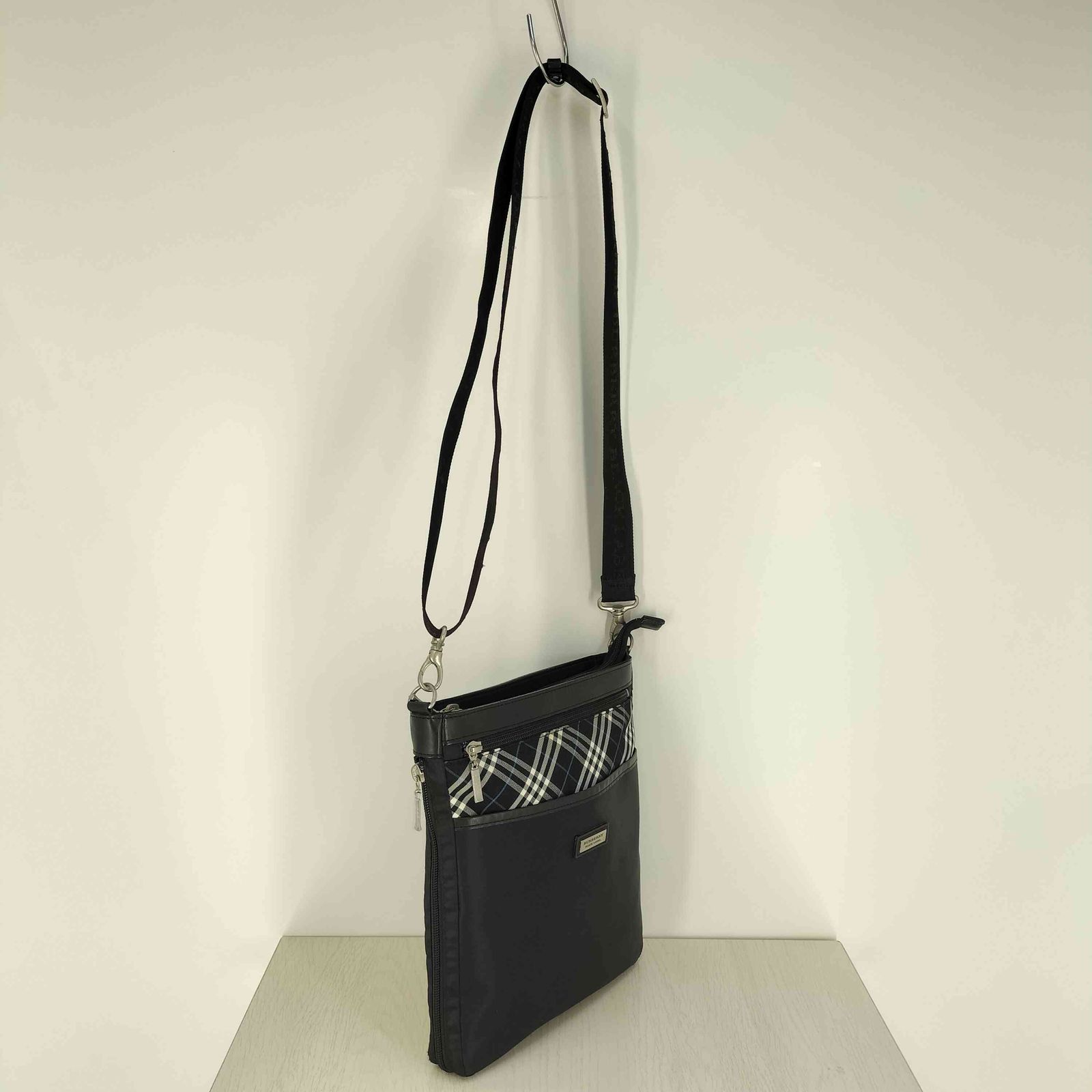 【美品】バーバリー ブラックレーベル ストライプ ブラック ショルダーバッグ 美品 BURBERRY BURBERRY BLACK LABEL ショルダーバッグ ストライプ H24