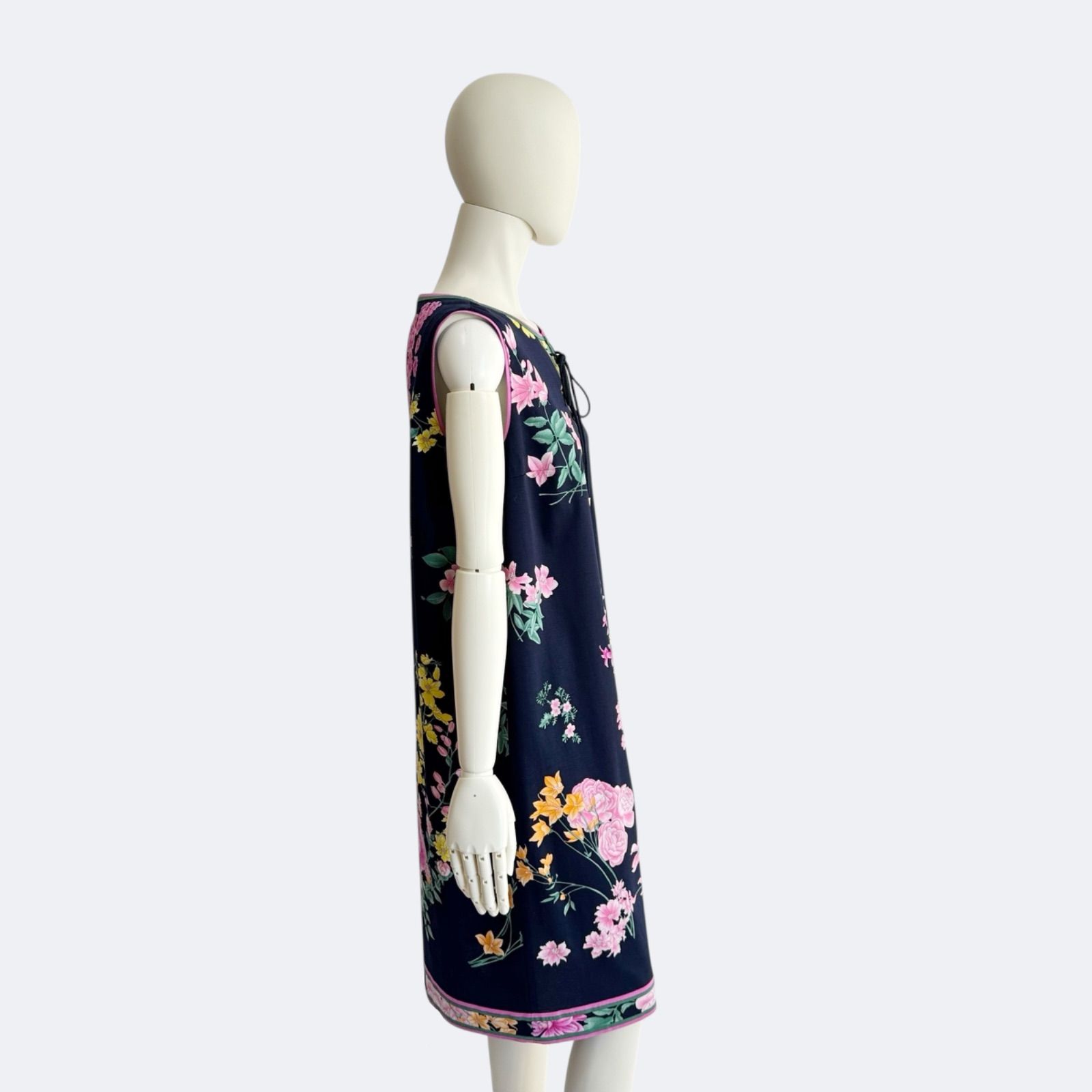 （レオナール）ネイビー アルファベット 花柄 ワンピース 中古・古着通販】LEONARD (レオナール) 花柄ワンピース ネイビー