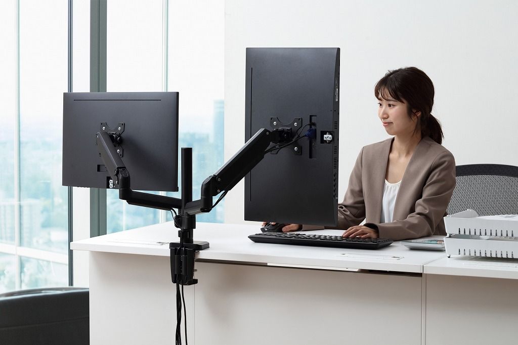 モニターアーム