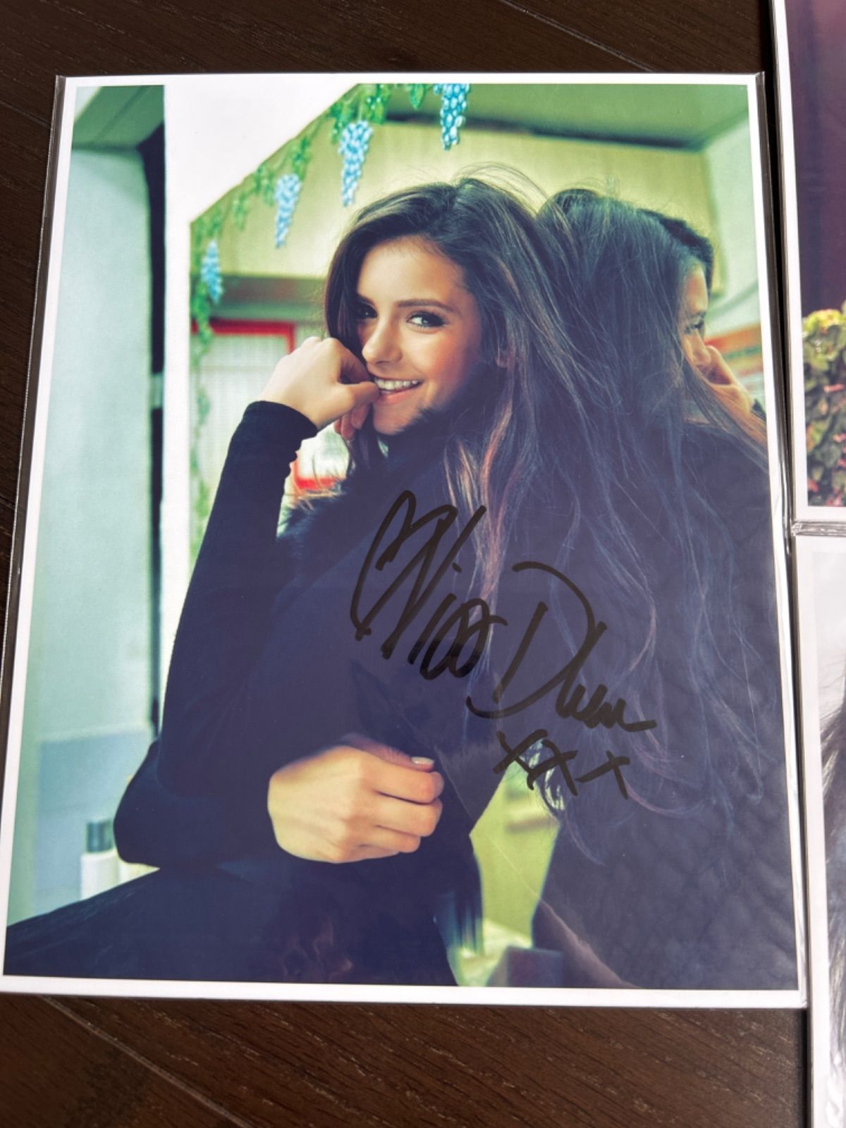 ヴァンパイア・ダイアリーズ ニーナ・ドブレフ 直筆サイン入り写真