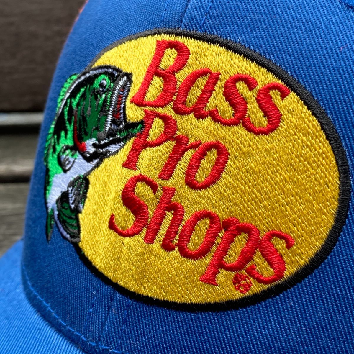 [新品]バスプロショップス 刺繍メッシュキャップ (黒と赤) 2点 新品]バスプロショップス 刺繍メッシュキャップ (黒と赤) 2点