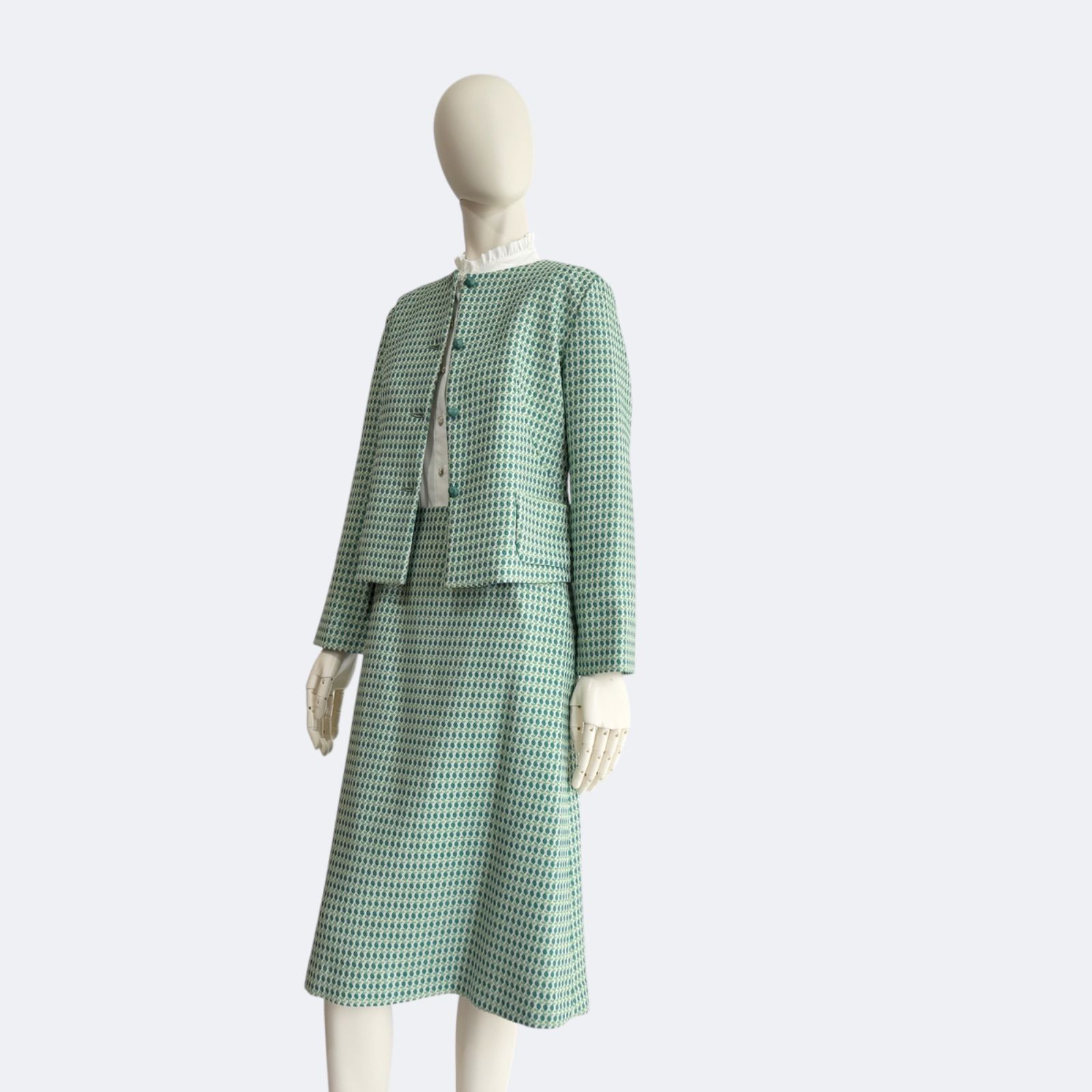 スカートスーツ