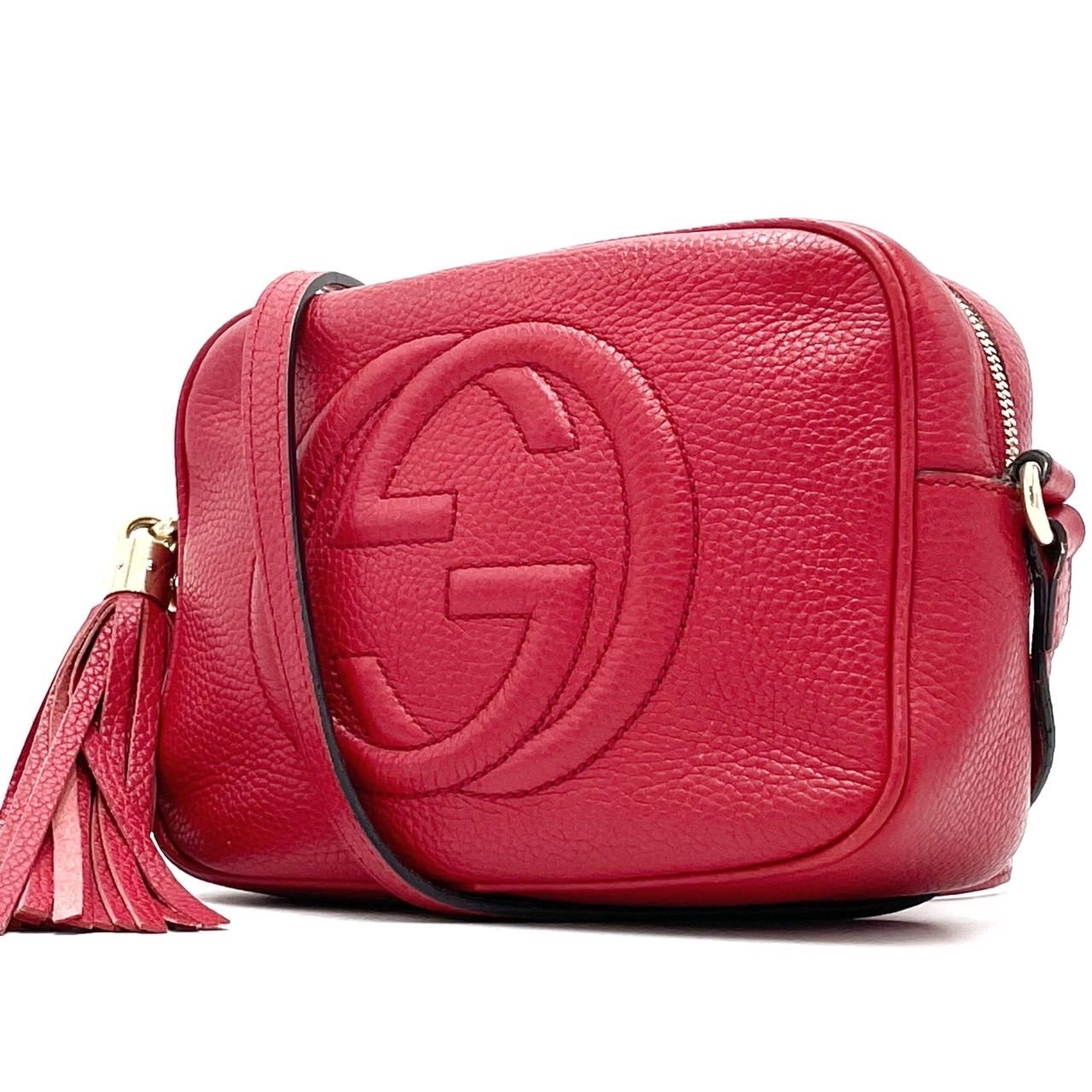 ✨希少品✨ GUCCI グッチ カメラバッグ ショルダーバッグ ディスコバッグ ソーホー インターロッキング エンボス加工 フリンジ ゴールド金具  ロゴ型押し シリアル シボレザー 肩掛け 斜め掛け レディース レッド 赤色 - メルカリ