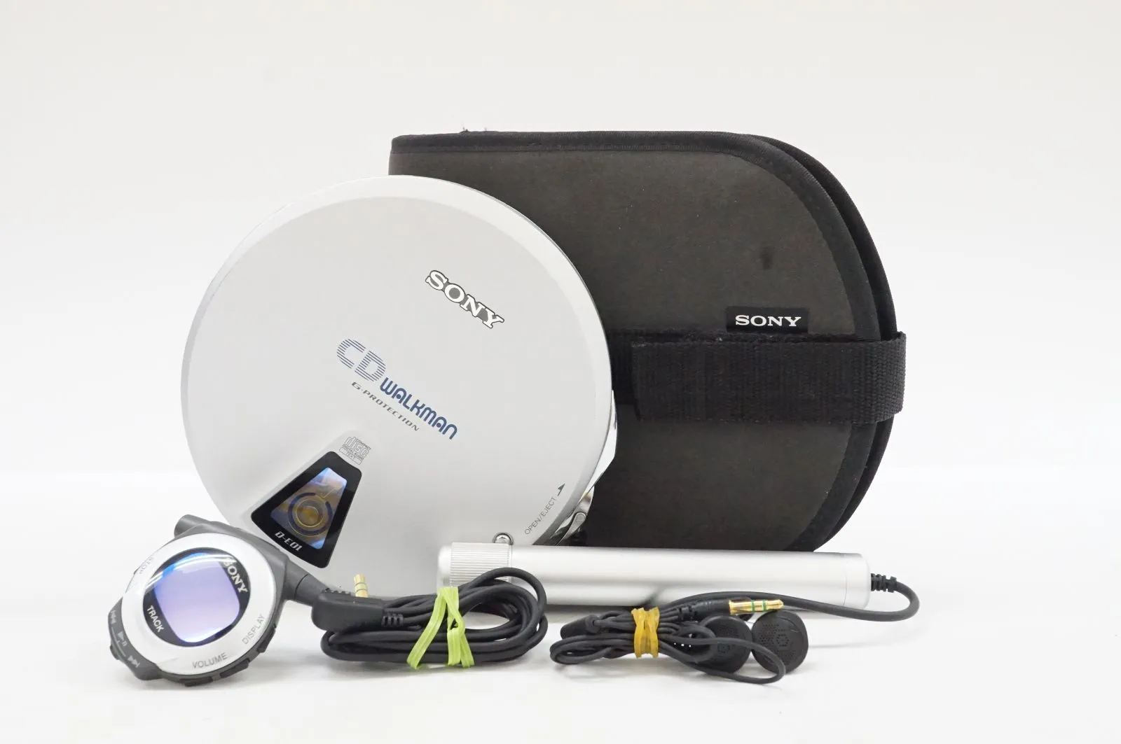 ソニーポータブルCDプレーヤー　D-E01　名機 D-E01 シルバー｜SONY ソニー D-E01 シルバー ポータブルCD