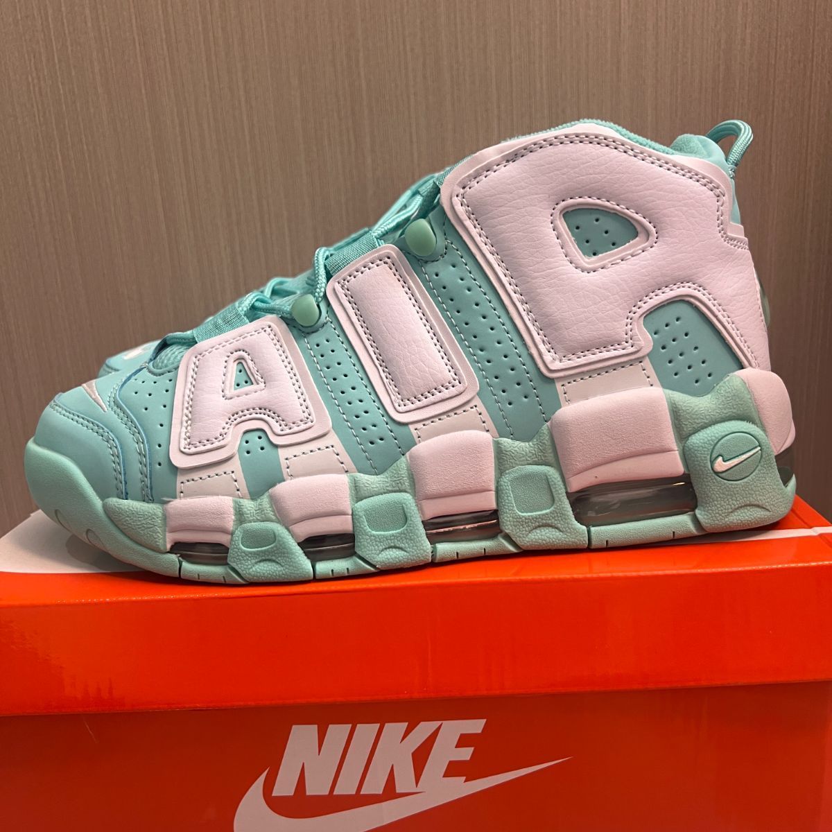 ナイキ エア モア アップテンポ  Nike  Air More Uptempo スニーカー