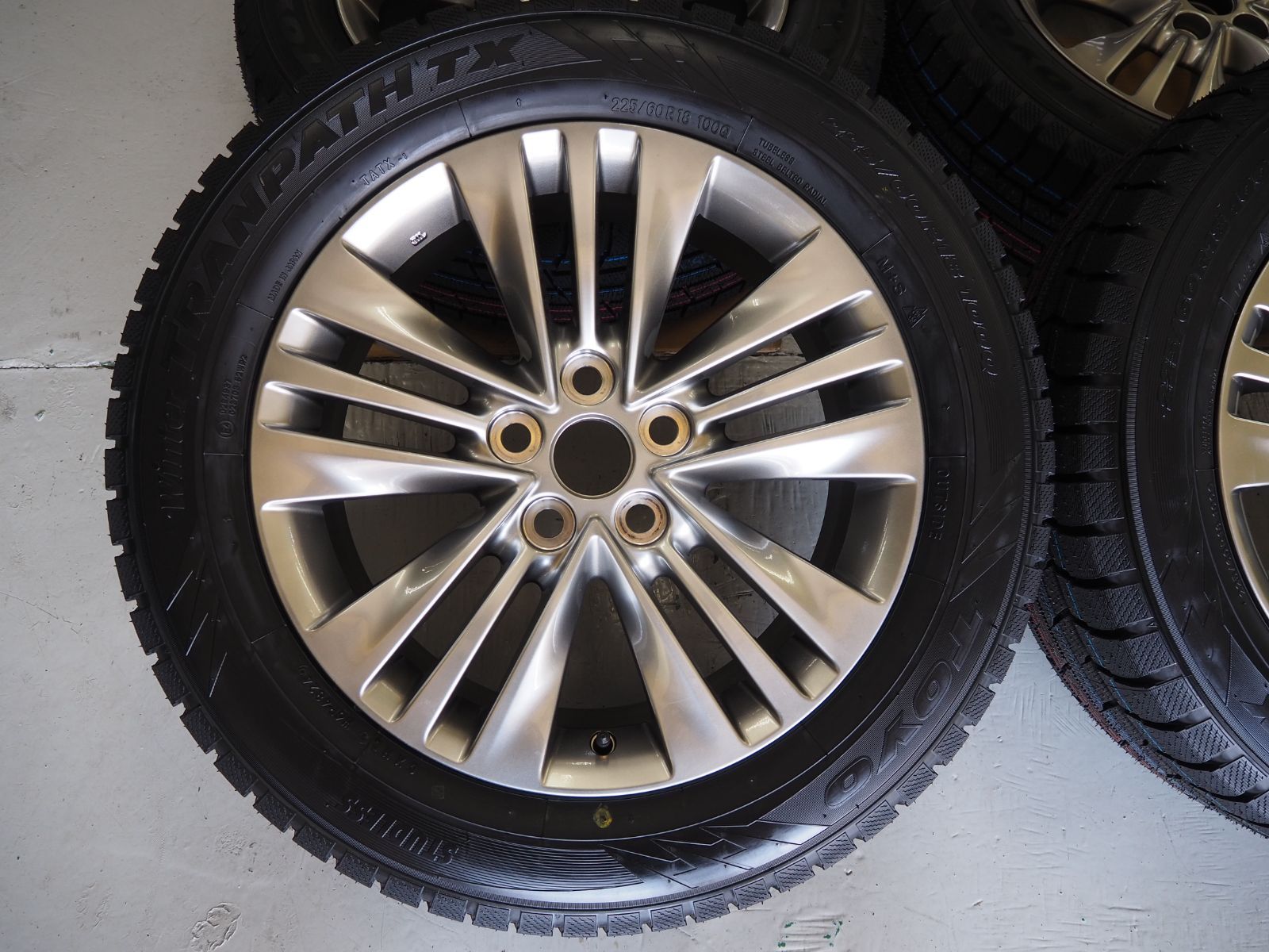 40系 アルファード純正 新車外し 225/60R18 トランパスTX トヨタ TOYOTA 40系 新型 アルファード ヴェルファイア Z 純正