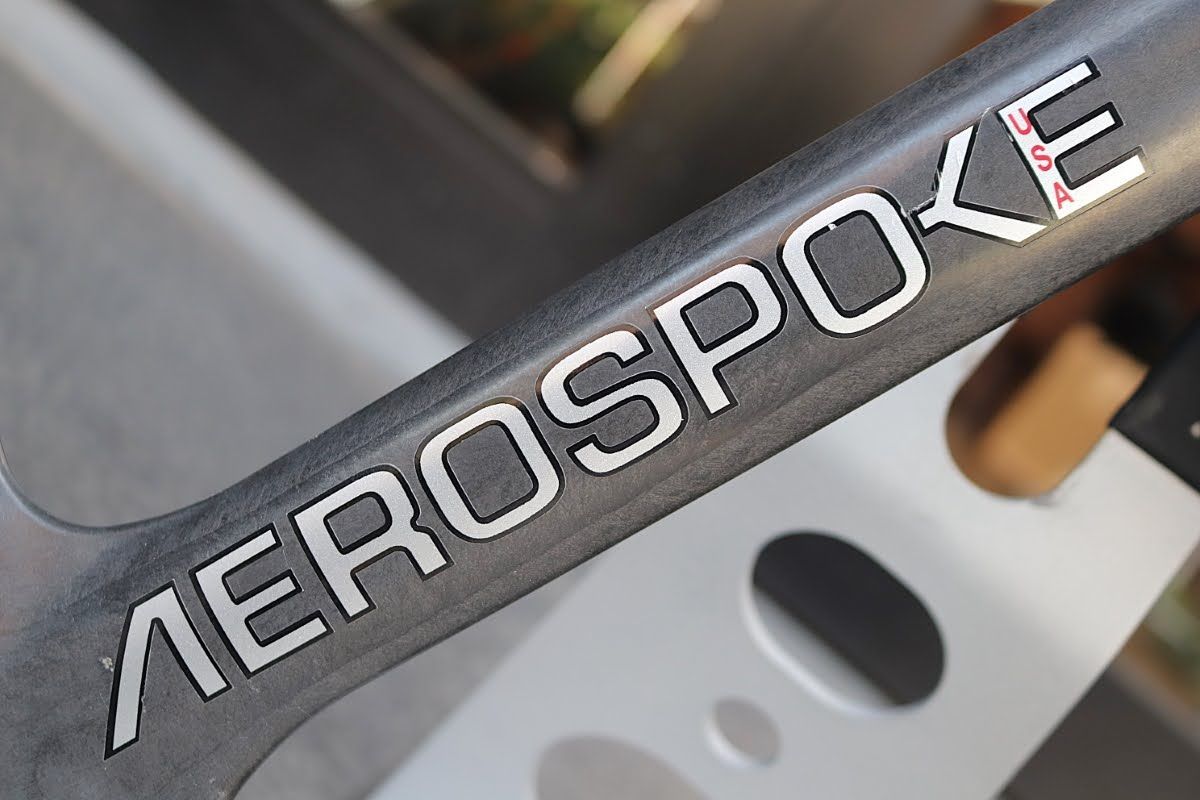 エアロスポーク 5バトンホイール リア カーボン ブラックインク BLACK FIVE 5本バトンスポークのディスク