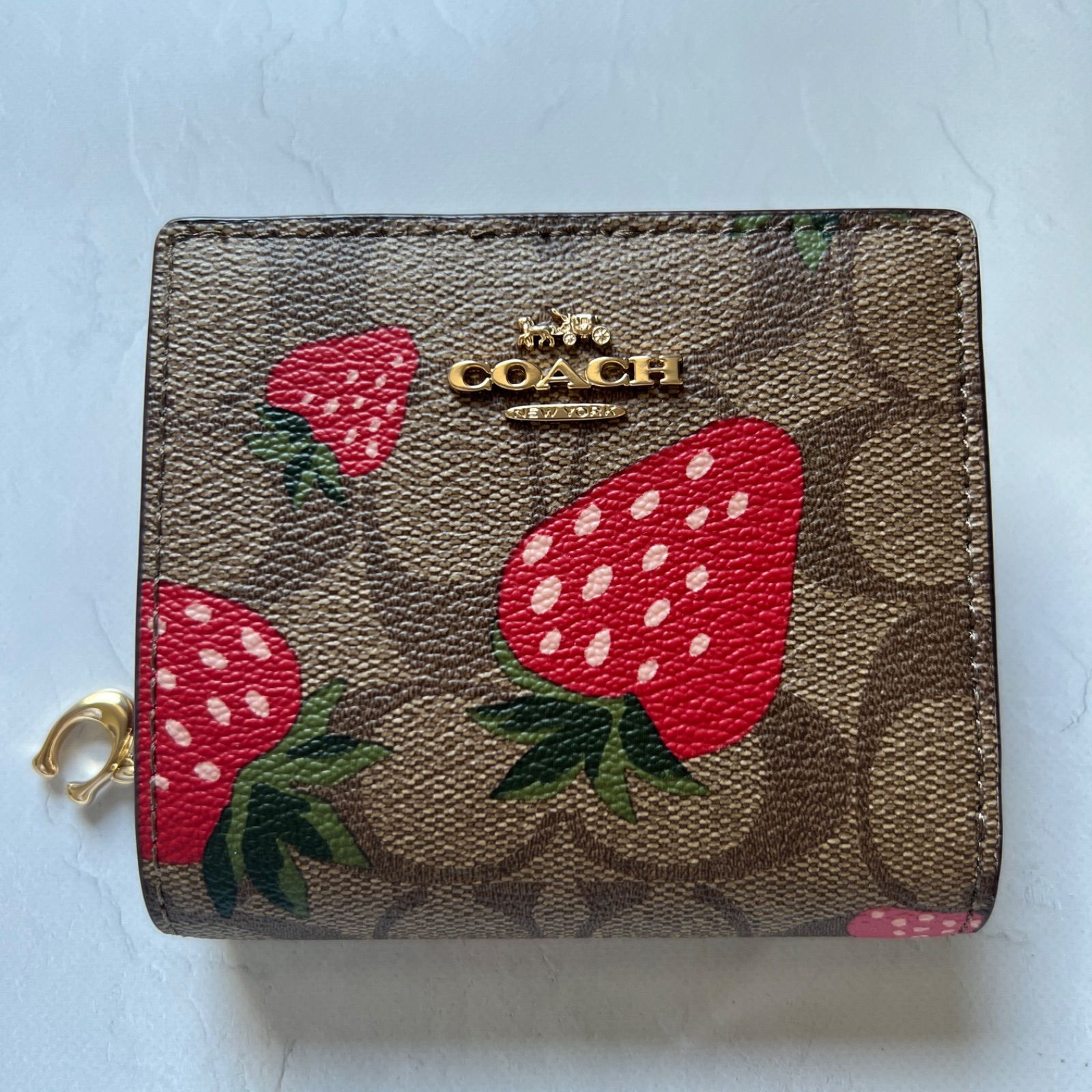 付属品つき【新品】COACH コーチ 二つ折り財布 ストロベリー