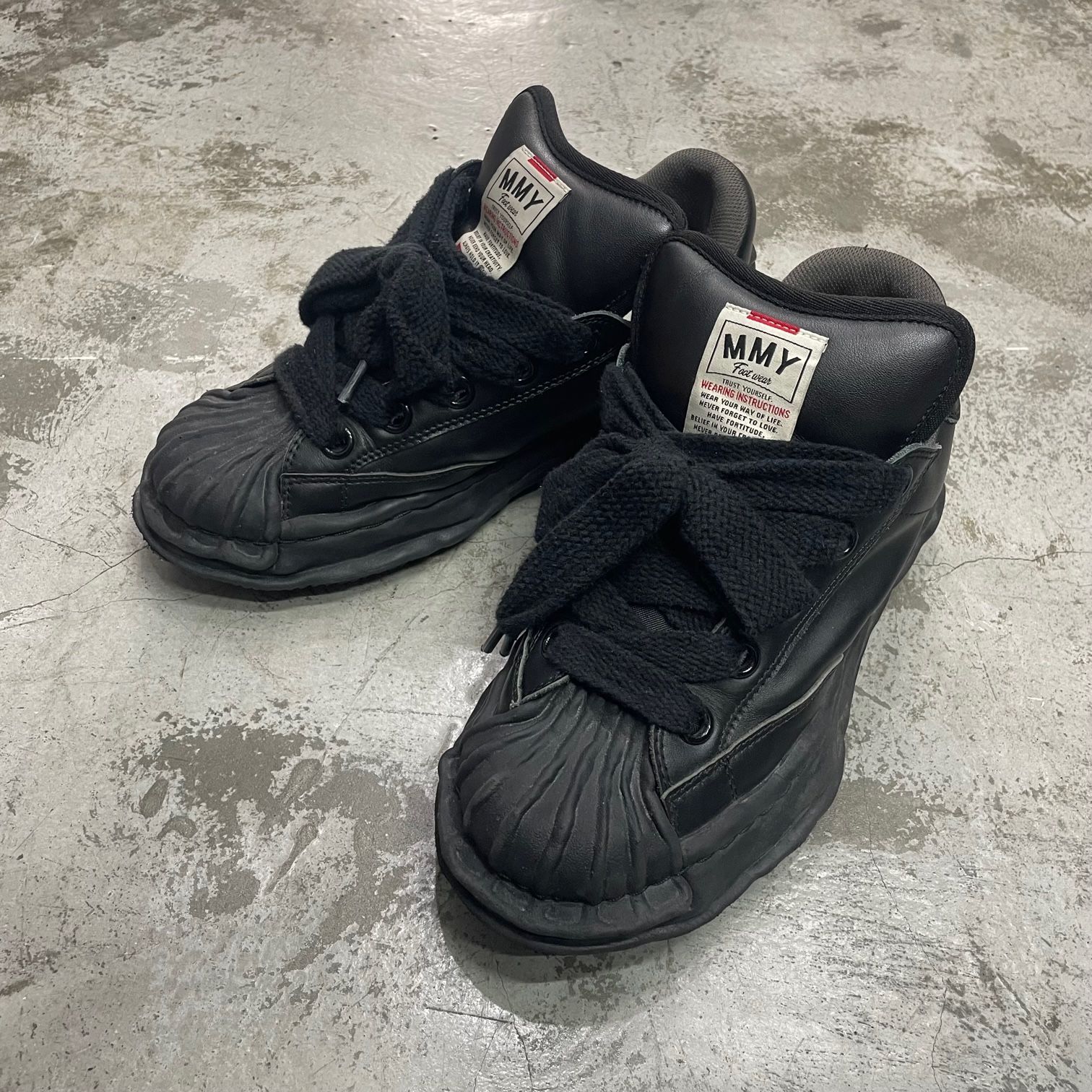 MMYブラックキャンバススニーカー