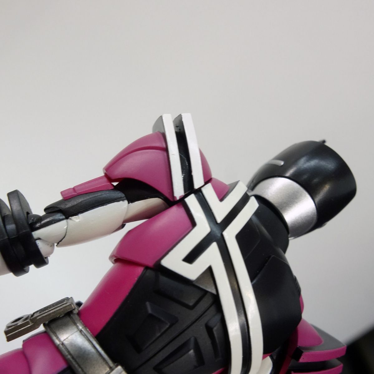 SHフィギュアーツ 仮面ライダーディケイド ネオディケイドライバー版