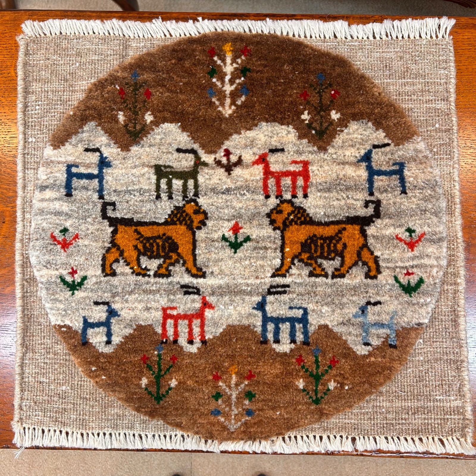 キリムギャッベ イラン産 手織りカーペット 45×41cm インテリアラグ 草木染め 座布団 タペストリー ルリバフ ロリバフ チェリーベアギャッベ チェリーベアギャッベ40×40