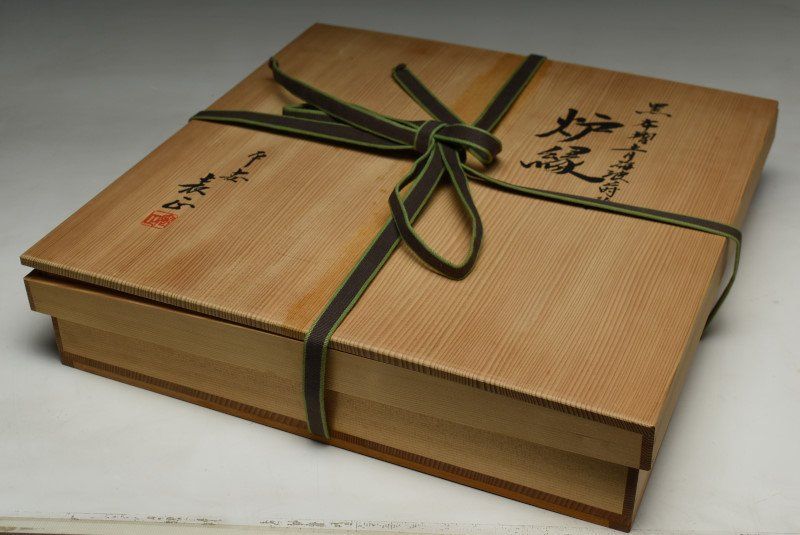 黒布摺青海波蒔絵 炉縁