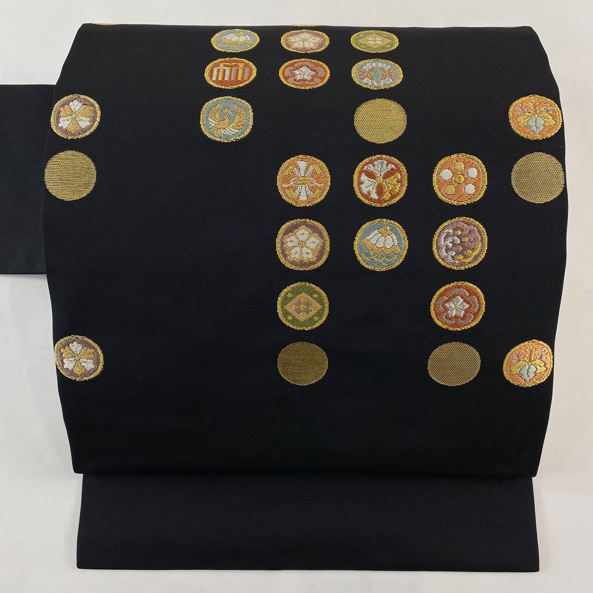 名古屋帯 秀品 丸文 花柄 刺繍 箔 黒 正絹