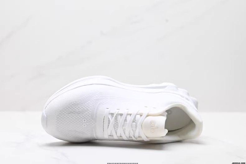 ALO Yoga Alo Runner ホワイト ランニングシューズ23.5cm ALO Runner - White/White | ALO