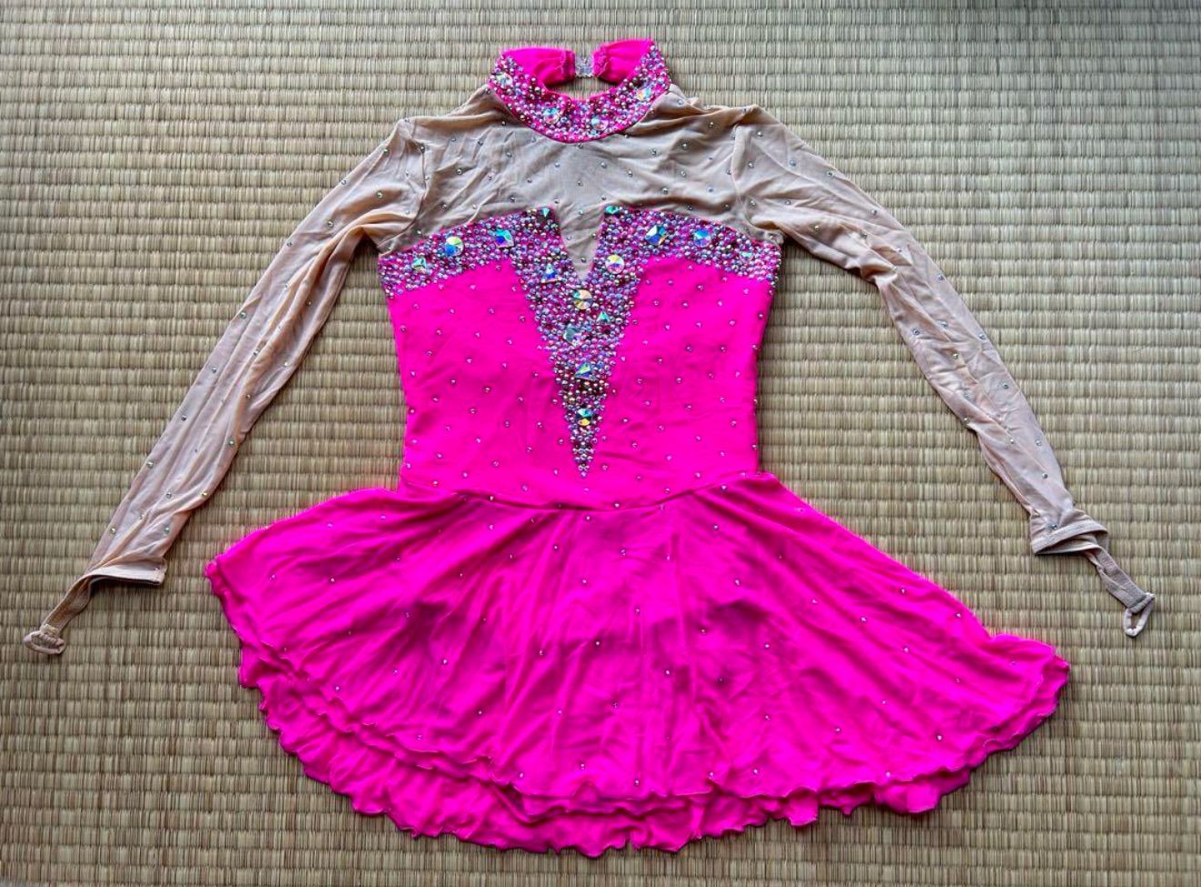 140cm−150cm ダンスバレー新体操踊る時ビーズの光が強くて