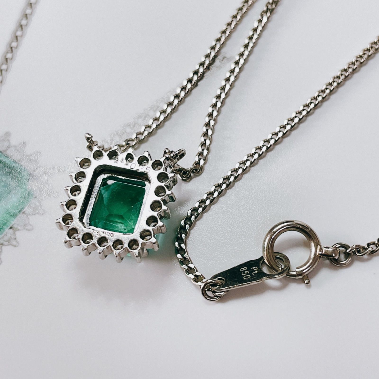 PT850/900 2ctオーバーエメラルド ダイヤモンド ネックレス - メルカリ