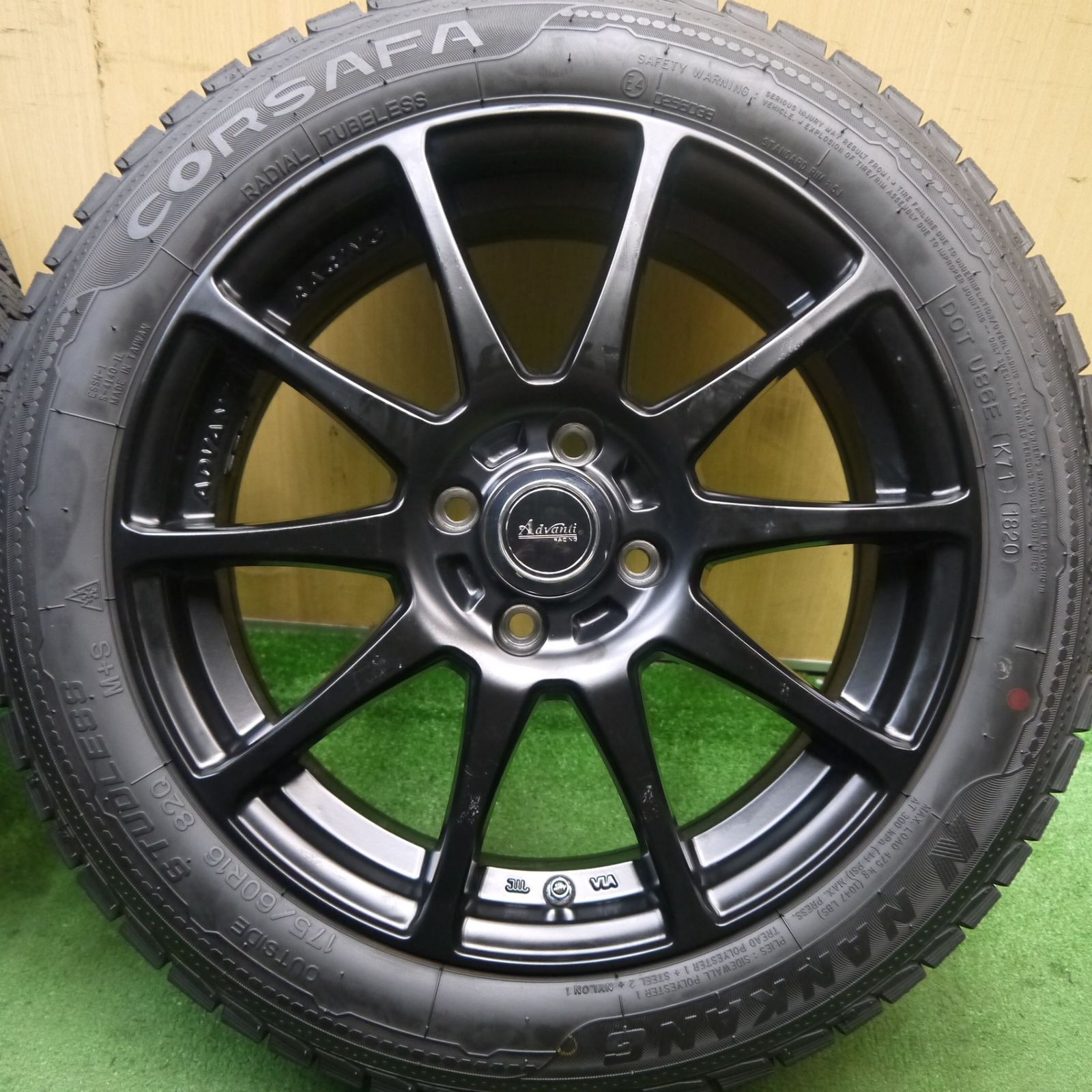 バリ溝！キレイ！9.5分以上☆スタッドレス 175/60R16 ナンカン