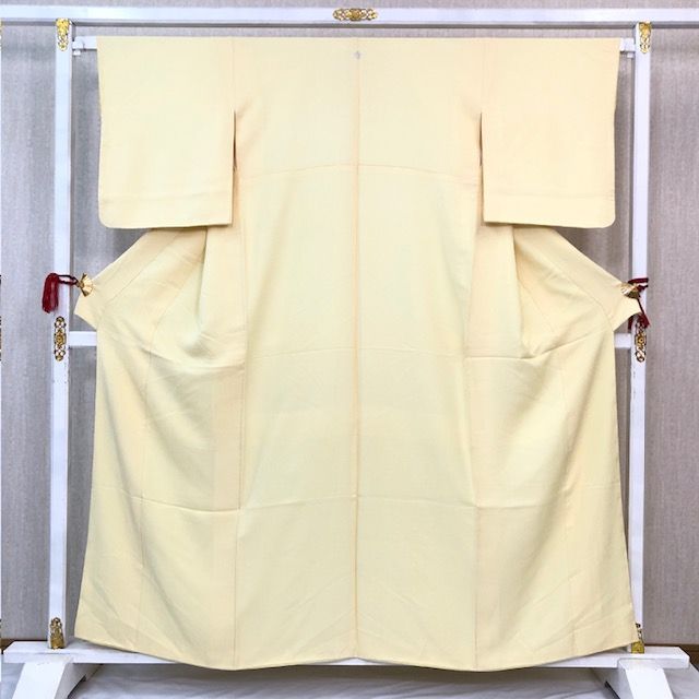 きものキレイ 色無地 袷 薄黄色 絹 身丈151.5㎝ 裄丈63㎝ リユース secondhand IR018