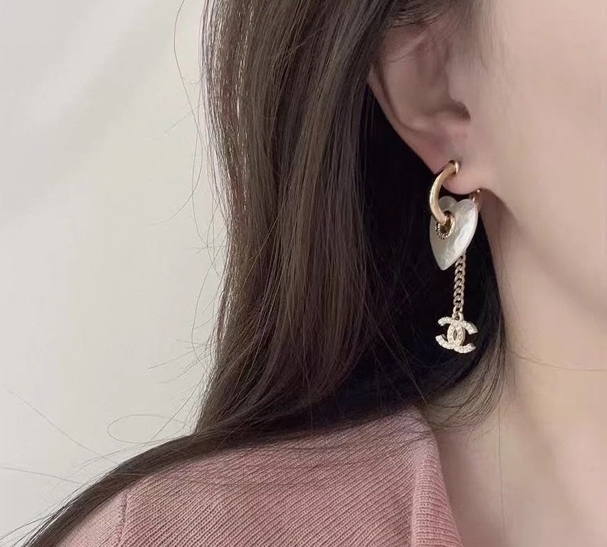 CHANEL ハート型 イヤリング 片方 パール シャネル 今日特価】Chanel シャネル 浅金色ハート型イヤリング 最新潮流