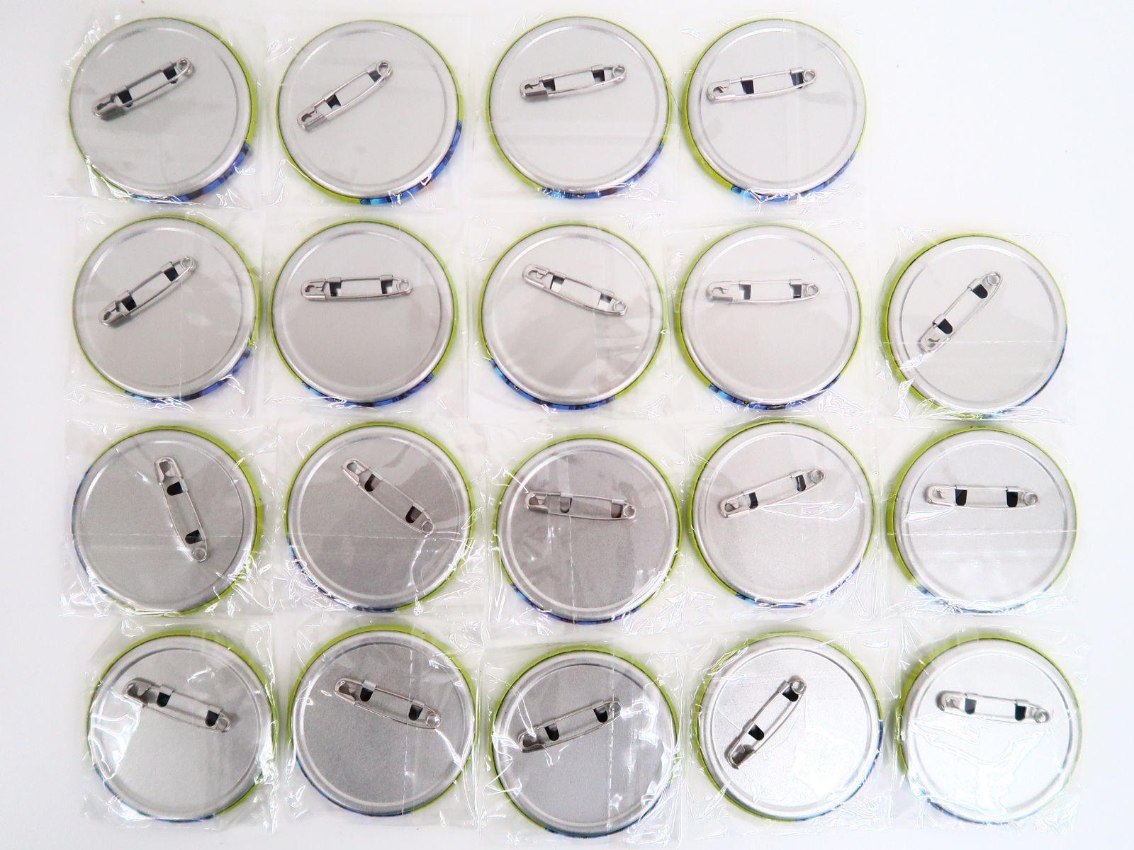 19点セット 潔世一 ブルーロック 25巻 特装版 缶バッジ ブルー