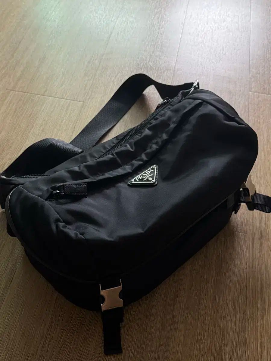 PRADA プラダ プラダ ショルダーバッグ ミディアム M 2vh994