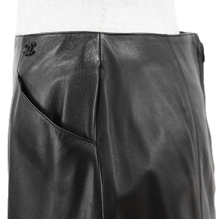 CHANEL シャネル レザースカート 02A P19745 COCOマークチャーム ラムスキン Aライン 台形 膝丈 ボトムス レディース サイズ 38 ブラック 黒 フランス製 カール ラガーフェルド期 GULLKHAN_COM