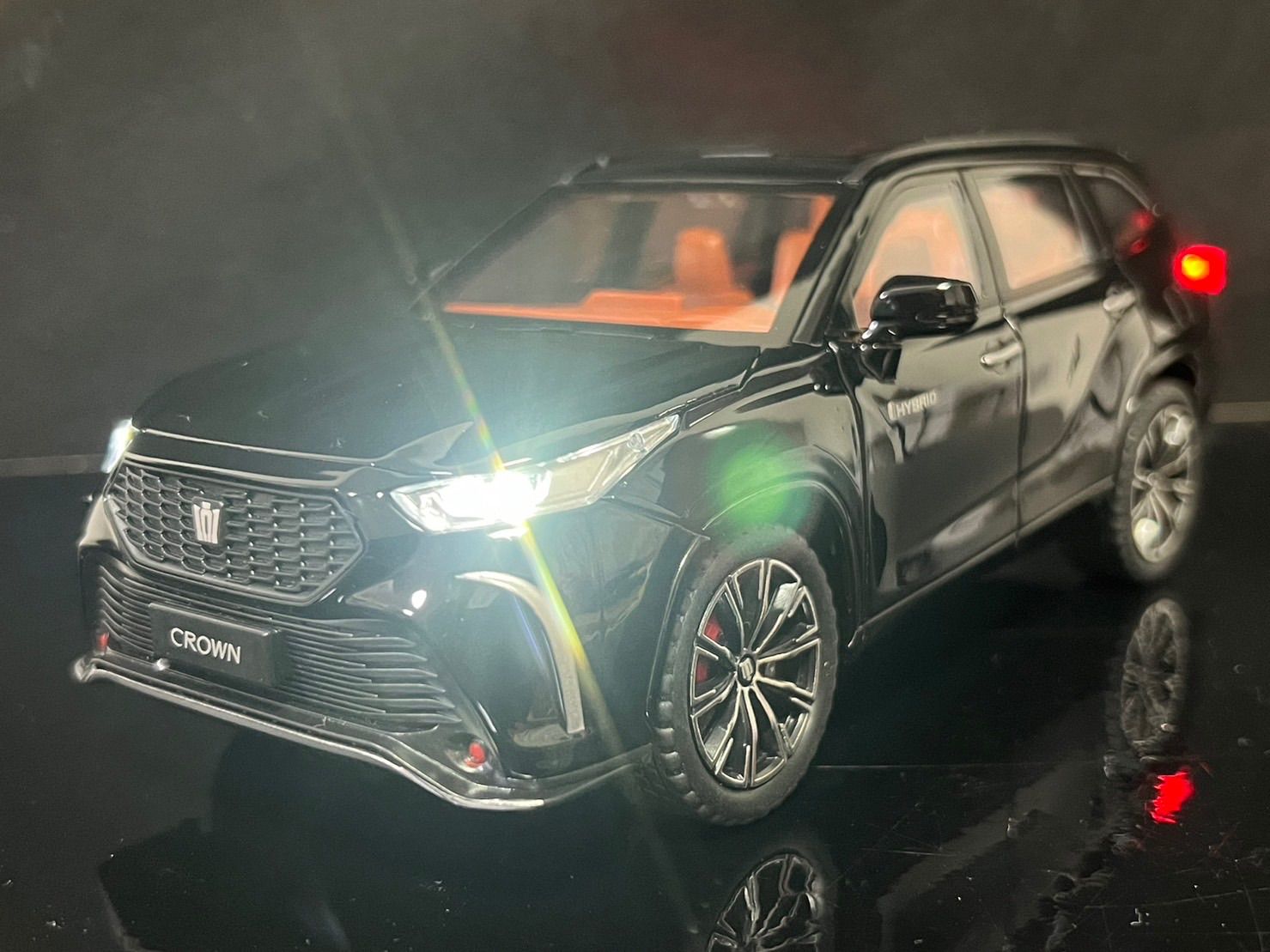 クラウンクルーガー 1/24 ミニカー TOYOTA クラウン クルーガー 1/24 ミニカー 全3色 ライト点灯