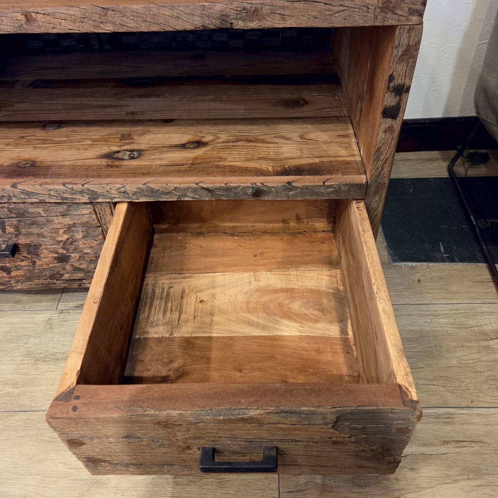 ブレダ テレビボード