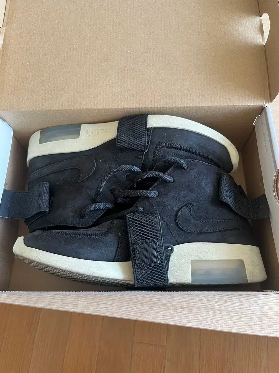 【雷市場（ポンジャン）商品韓国直送】 NIKE(ナイキ) FEAR OF GOD(フィアオブゴッド) 空襲 255 サイズ