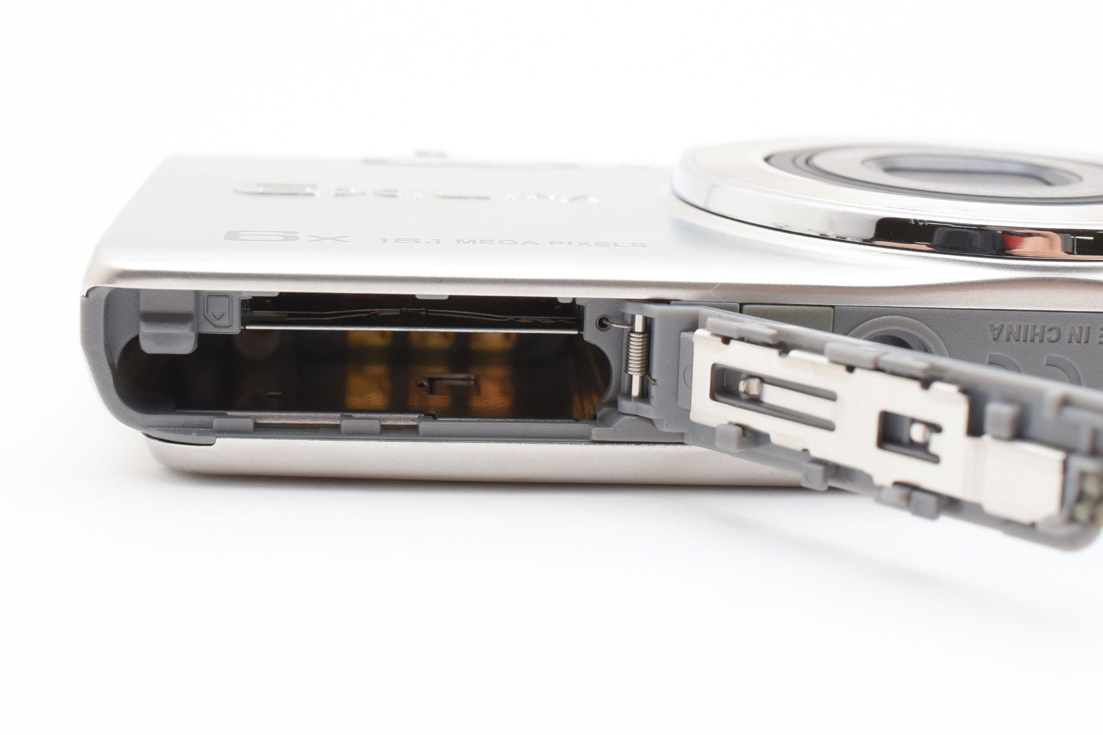 コンパクトデジタルカメラ