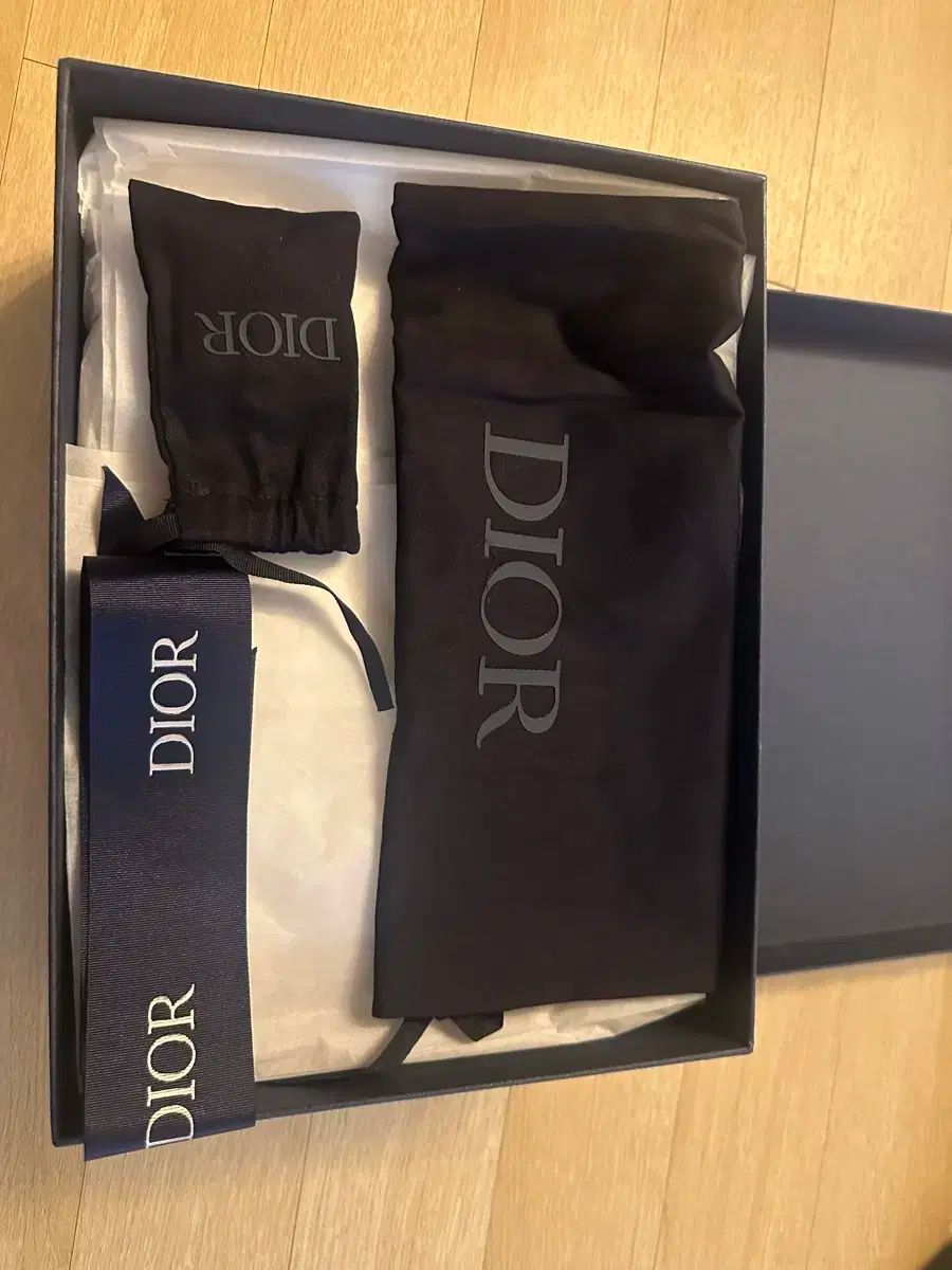 DIOR