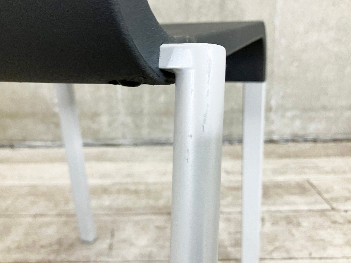 ダークグレー マールテン